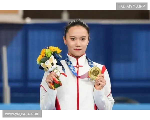 朱雪莹连发三套高定，宿舍被吐槽像迷你奢侈品展厅了！